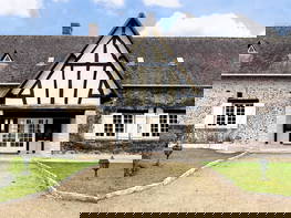 La Grenouillère Pacy : 10 chbres et 7 sdb, tennis